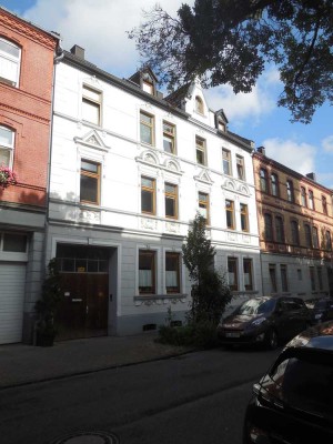 4 Zimmerwohnung im DG mit Tageslichtbad und schönem Gemeinschaftsgarten