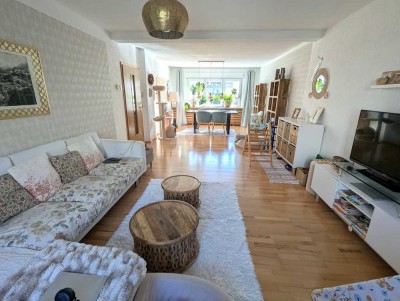 Freistehendes großzügiges Einfamilienhaus in begehrter Wohnlage mit EBK, gr. Garage, Keller, Garten