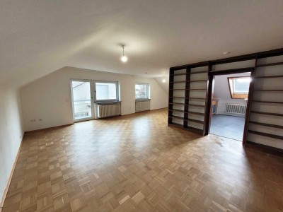 Helle 3-Zimmer-Dachgeschosswohnung mit Balkon in Eggenstein