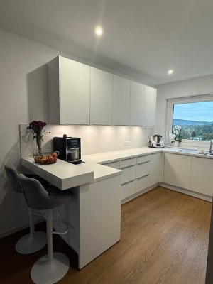 Endersbach, neuwertige 4 Zimmerwohnung in Aussichtslage. barrierefrei - Aufzug