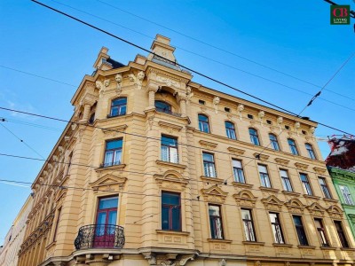 Atelierwohnung / Dachgeschosswohnung in einem stilvollen Jahrhundertwendehaus mit großzügiger, offener Raumgestaltung und künstlerischem Flair.