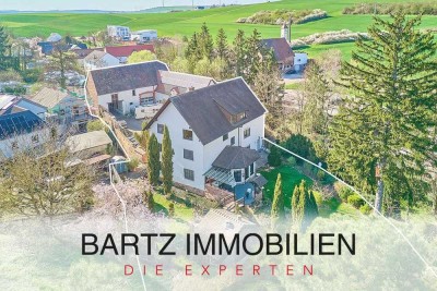 Ehemaliges Mühlenanwesen mit 3 Wohnungen, Ausbaupotential & traumhaftem Gartengelände am Bach