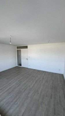 Frisch sanierte 2-Zimmer-Wohnung mit EBK und Garage
