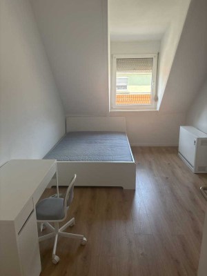 2 verfügare möblierte WG-Zimmer ab September. NUR FÜR STUDENTEN.
