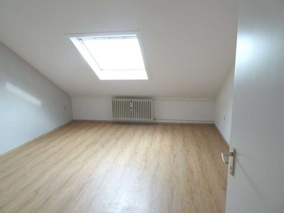 Gemütliche 3 ZKB Dachwohnung in ruhiger Innenstadtlage, sofort frei