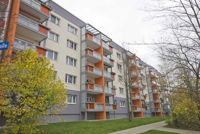 In der Herrichtung! 3- Räume, großer Balkon und Dusche!