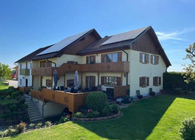 Stilvolle Doppelhaushälfte (Einfamilienhaus) mit Garten und großem Grundstück
