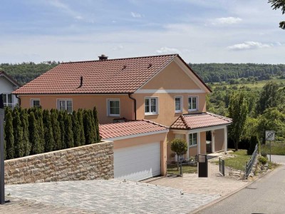 SEHR ANSPRECHENDES HANSE-FERTIGHAUS MIT 189 M² WFL, 590 M² GRUNDSTÜCK UND DOPPELGARAGE IN SIMMOZHEIM