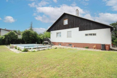 Großzügiges Einfamilienhaus samt Pool und einem Trampelpfad zur Donau!