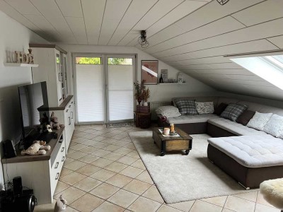Gemütliche 3 - Zimmerdachgeschosswohnung mit Einbauküche und Balkon
