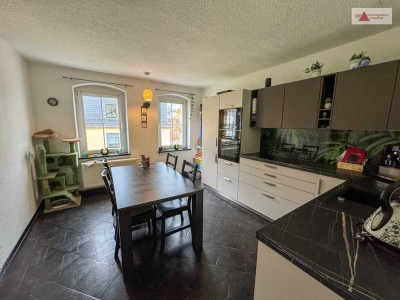 Großzügige 5-Raum-Wohnung mit Garage und Garten zu vermieten