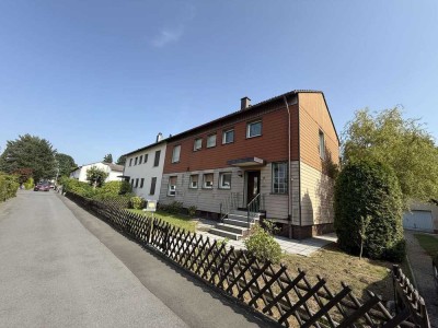 Zweifamilien-Doppelhaushälfte im Grünen mit großem Grundstück und Potenzial