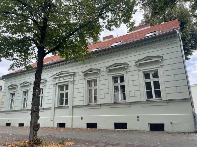 Hochwertige 3-Zimmer-Whg. mit EBK. Terrasse & Garten im sanierten Denkmal - Berlin-Neukölln