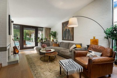 Freistehender Bungalow mit Pool und großzügigem Grundriss und direktem Waldzugang