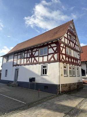 Modernisiertes Fachwerkhaus mit Anbau in der Rodheim v. d. Höhe