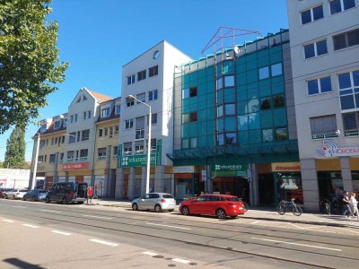 Dresden Strehlen! Sehr schöne 2 RWG mit Lift, Bad mit Dusche!