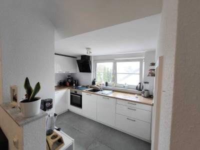 Helle und freundliche 2-Zimmer-Wohnung mit EBK und Balkon in guter Wohnlage Refrath