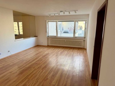Schöne 2-Zimmer-Wohnung (68 qm) in Refrath mit modernem Bad– ruhige Lage am Gierather Wald