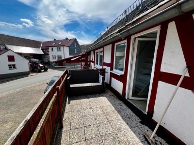 Charmantes Fachwerkhaus mit Scheune und Balkon