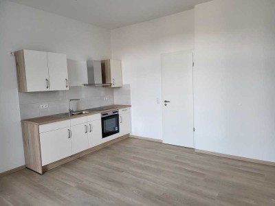 (WHG 12) Helle 1-Zimmer-Wohnung mit hochwertiger Einbauküche im DG (Personenaufzug)