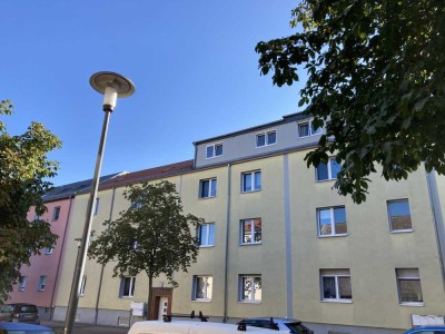 TOLLE, GERÄUMIGE 4- RAUM- WOHNUNG IN BESTER LAGE