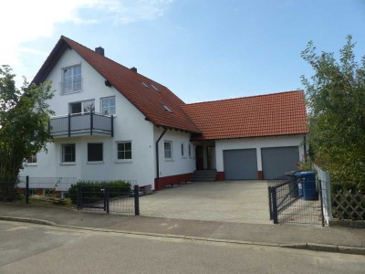 Vollständig renoviertes 3 Familienhaus+ Einliegerwohnung mit großen eingewachsenen Gärten