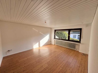 Schöne, frisch renovierte 3-Zimmer-Wohnung mit Terrasse und Garage