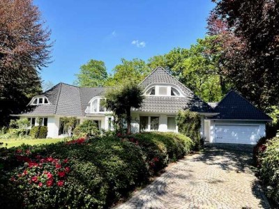 Villa mit Traumgrundstück in  Bremen - Oberneuland
