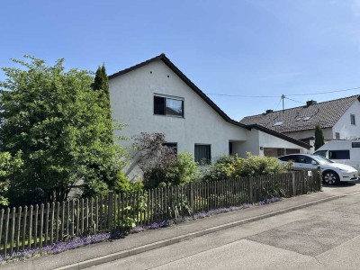 Geräumiges 7 Zimmer-Haus mit großem Atelier und Blick ins Grüne