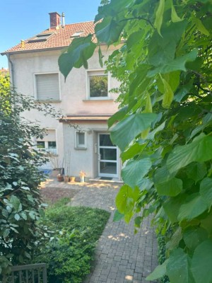 Zentrale & Ruhige Dachgeschosswohnung – 101 m² Wohnkomfort mit Charme