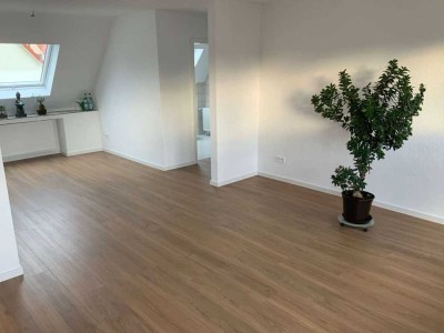 Charmante 2,5-Zimmer-Wohnung mit ausbaufähigem Dachboden in ruhiger Lage von Frankfurt-Harheim