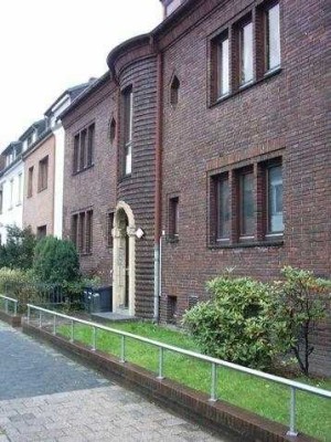 Gut geschnittene 2-Zimmer Wohnung unter dem Dach