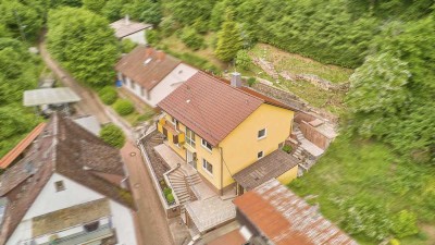 Großzügiges Einfamilienhaus am Waldrand mit Garage, Schuppen & Garten