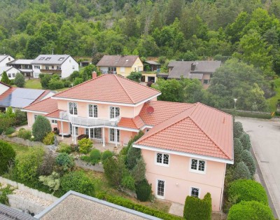 Angebot des Monats -
Repräsentative Villa mit Wohn- und Gewerbefläche