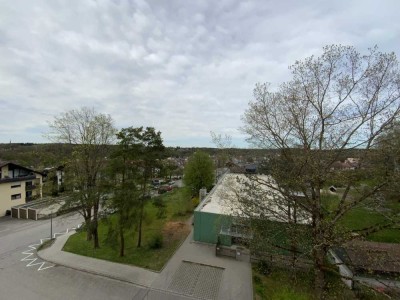 Ein erhabenes Gefühl mit Blick auf die Altstadt - Solide 3-Zi.-Maisonette-Wohnung mit TG-Stellplatz