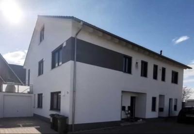 Moderne 2-Zimmer-Wohnung mit großzügigem Wohn-/Essbereich und offener Küche, zusätzlicher Speisekamm