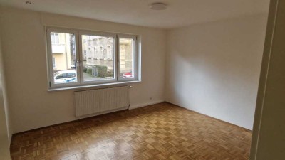 3er-WG geeignete Wohnung mit EBK in der Sanderau -Hochparterre!