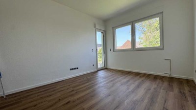 Erstbezug nach Kernsanierung: Helle moderne 2-Zi-Whg in Merken mit Balkon und Keller