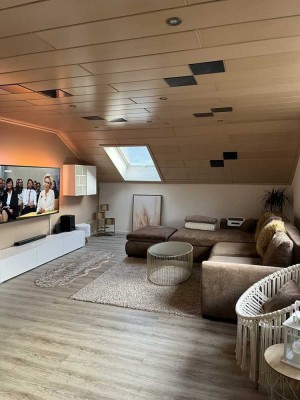 Aidlingen: Top gepflegte 3-Zimmer-DG Wohnung