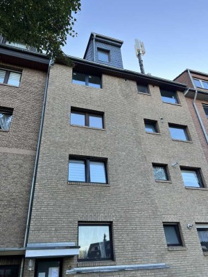 Sanierte Wohnung mit drei Zimmern und Balkon in Köln Pesch