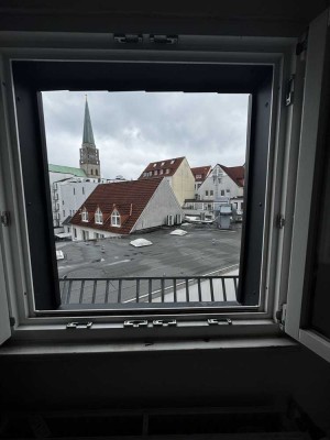 Modernisierte Wohnung mit vier Zimmern und Einbauküche in Bielefeld