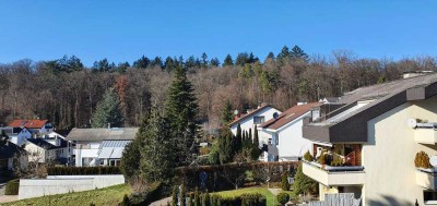 Stilvolle, saniert 2,5-Zimmer-Dachgeschosswohnung mit Balkon und Einbauküche in Sindelfingen