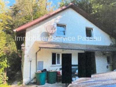 Renovierungsbedürftiges Haus mit großem Grundstück in ruhiger Lage in Sandbach!