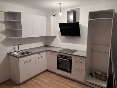 Charmante 3-Zimmer-Wohnung mit neuer Einbauküche, Stellplatz und Balkon mit Grünblick – 72 qm