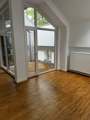 Exklusive 2-Zi.-Wohnung  mit innenliegender Terrasse in Pfingstbergnähe