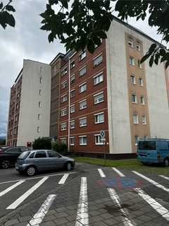 4- Zimmer- Wohnung mit Balkon und Garage