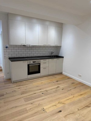 Kernsanierte 2-Zimmer-Whg. mit Einbauküche in Stuttgart-Ost