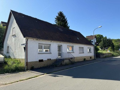 Sanierungsbedürftiges Objekt auf großem Grundstück