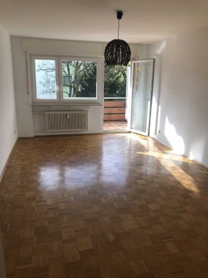 Modernisierte 3-Zimmer-Wohnung in Karlsruhe- mit Balkon und Garage