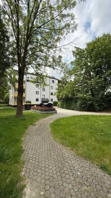gepflegte 2 ZKB Wohnung mit Süd-Westbalkon und Blick ins Grüne in absolut ruhiger Lage